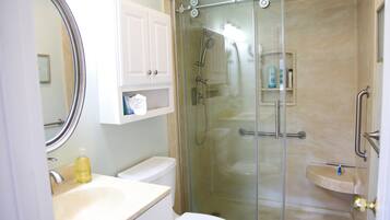 Combined shower/bathtub, hair dryer, towels, soap