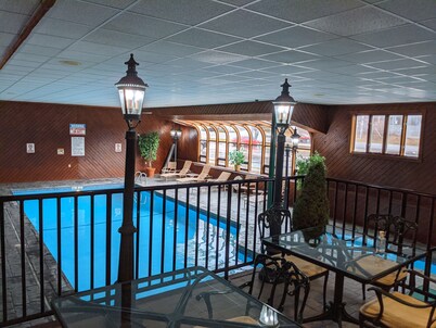 Lovely Condo w/ Mtn View-  3 mins to Loon! Pools, Hot Tubs, Game Room! 