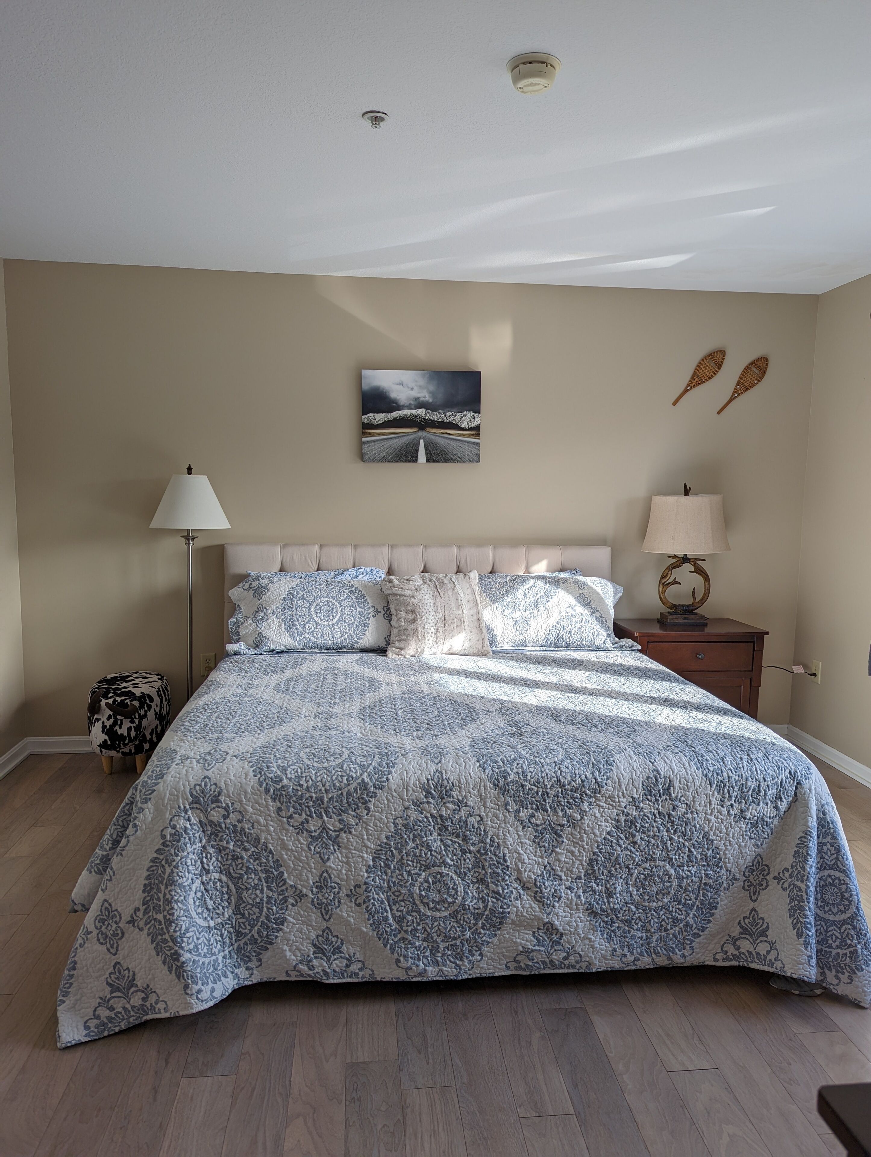 2 slaapkamers, een strijkplank/strijkijzer, gratis wifi, beddengoed