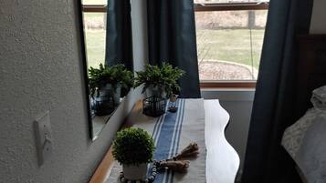 2 bedrooms, desk, iron/ironing board, free WiFi