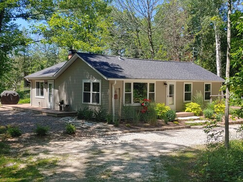 Tranquil Cottage in the Woods with Lake Michigan only 300 feet away.