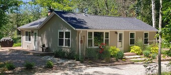 Tranquil Cottage in the Woods with Lake Michigan only 300 feet away.
