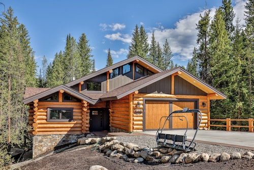 New creek side chateau guest suite!  Booking for Ski Season NOW! With hot tub!