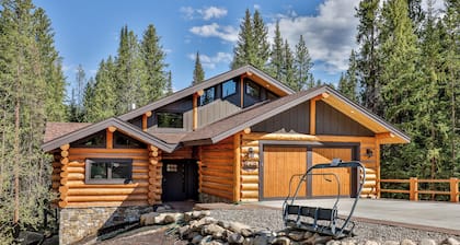 New creek side chateau guest suite! Booking for Ski Season NOW! With hot tub!