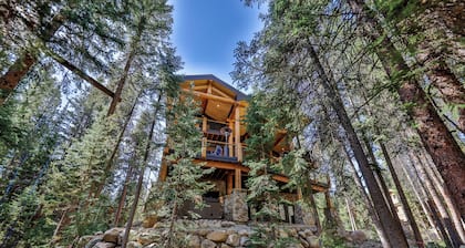 New creek side chateau guest suite! Booking for Ski Season NOW! With hot tub!