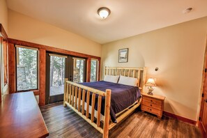 2 bedrooms, iron/ironing board, travel cot, free WiFi