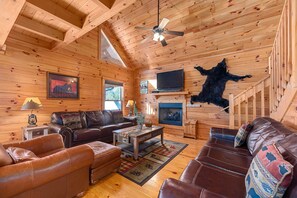 Smart TV, fireplace, books, streaming services - Cozy Cabin close to Pigeon Forge with Hot Tub (Sevierville)