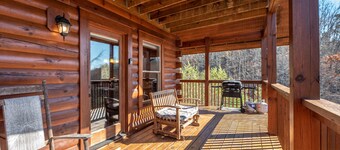 Cozy Cabin close to Pigeon Forge with Hot Tub