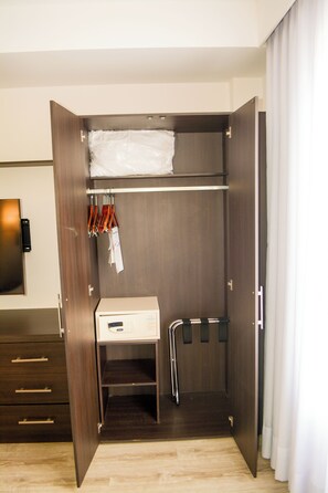 Unclassified image, 2 of 34, button