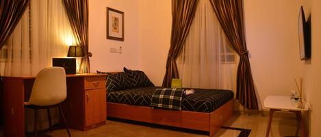 2 bedrooms, desk, iron/ironing board, free WiFi