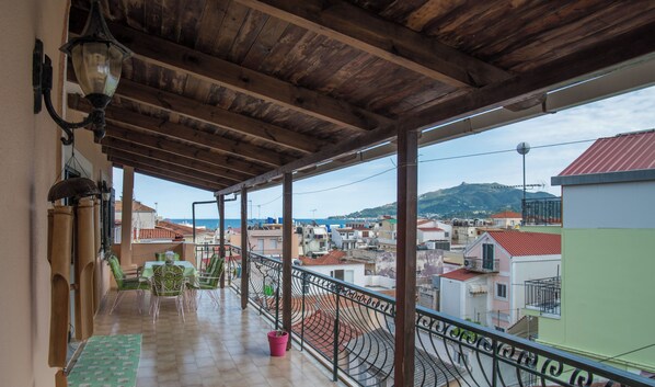 Apartment, 2 Bedrooms, Balcony, City View | Property grounds