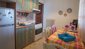 Apartment, 2 Bedrooms, Balcony, City View | Private kitchen