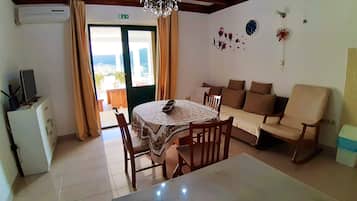 Quarto, 1 quarto, para fumantes, varanda | Opções para refeição