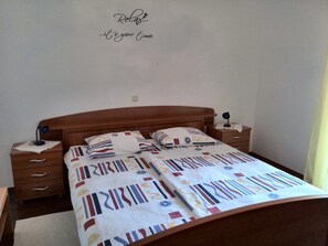 1 bedroom - Room in B&B - Apartments Raffaello - Bedroom S2 (Rab)