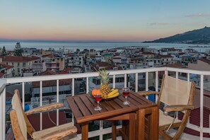 Property grounds - 'eolia Apartment' - Sea & City View Central Apt (Zakynthos)