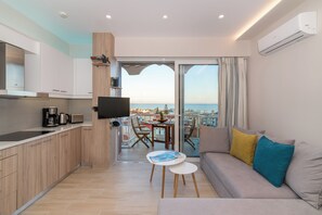 Apartment, 1 Bedroom, Smoking, Balcony | Living area