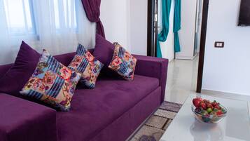 Apartment, 1 Bedroom, Smoking, Balcony | Living room