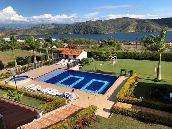 Outdoor pool - Finca Lago Calima With Excellent View (Calima)