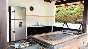 Casa, 6 habitaciones, para fumadores, alberca privada | Cocina privada