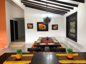 Hus - 6 soveværelser - ryger - privat pool | Spiseområde