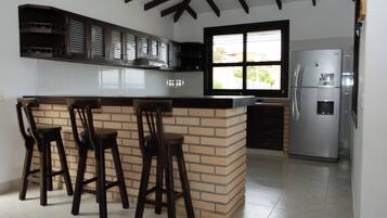 Maison, 6 chambres, fumeur, piscine privée | Intérieur