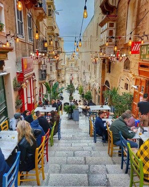 Room, 1 Bedroom, Balcony | Dining