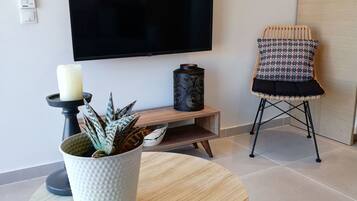 Apartment, 2 Bedrooms, Smoking, Private Pool | Living room