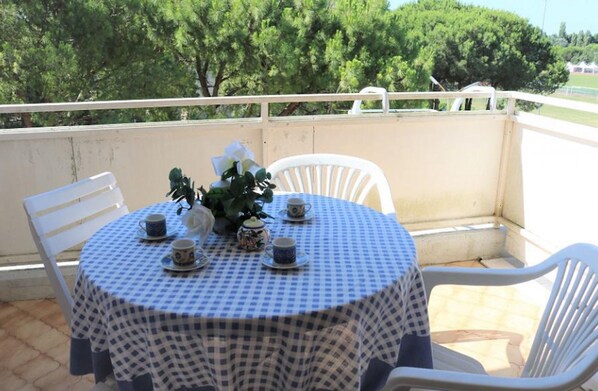 Apartment, 1 Bedroom, Balcony, Pool View | Balcony