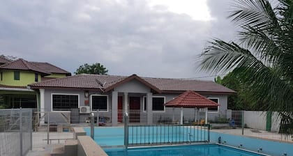 Mri Homestay Sg Buloh - 2 Br House With Centralised Private Pool