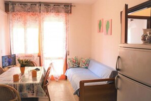 Apartment, 2 Bedrooms, Balcony | 3 bedrooms, bed sheets - Flat Just 80m From the Beach (San Michele al Tagliamento)
