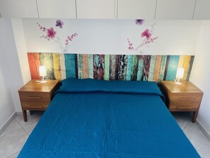 Căn hộ, 2 phòng ngủ, ban công, quang cảnh thành phố | 3 phòng ngủ, bộ trải giường 