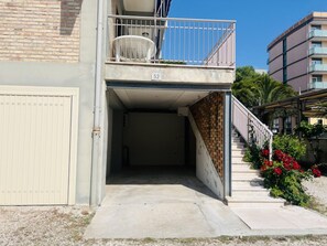 Apartment, 2 Schlafzimmer, Balkon, Stadtblick | Parkplätze | Parken ohne Service (kostenlos)