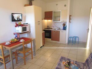 Apartment, 1 Schlafzimmer, Balkon, Gartenblick | Speisen