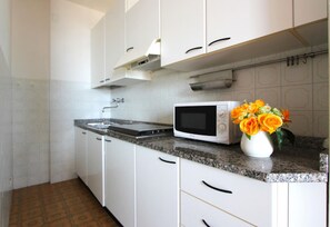 Apartment, 2 Bedrooms, Balcony, Ocean View | Interior