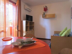 Apartment, 2 Bedrooms, Balcony | Dining room