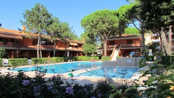 Appartamento, 2 camere da letto, balcone, vista piscina | Giardino