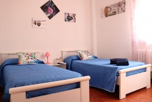 Apartment, 2 Schlafzimmer, Balkon | 3 Schlafzimmer, Bettwäsche