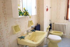 Apartment, 2 Schlafzimmer, Balkon | Badezimmer