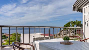 Apartment, 1 Bedroom, Balcony, City View | Outdoor dining