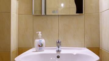 Studio, Multiple Bedrooms, Balcony, City View | Bathroom | Free toiletries, towels