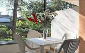 Outdoor dining - Comfortable Apartment in a Quiet Area but Close to the City Center by Beahost (San Michele al Tagliamento)
