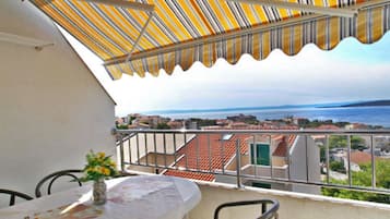 Studio, Balcony, City View | Outdoor dining