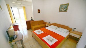 Unclassified image, 4 of 30, button - Apartment Studio With Sea View for 2-3 People (Baska Voda)