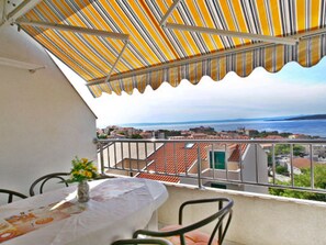 Studio, Multiple Bedrooms, Balcony, City View | Outdoor dining