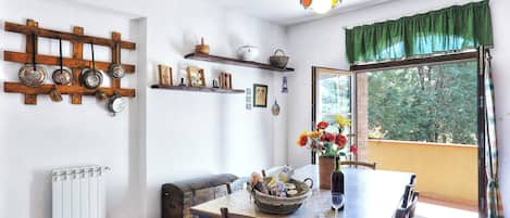 Apartment, 2 Bedrooms, Smoking, Balcony | Interior