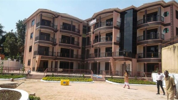 Apartment, 2 Bedrooms, Smoking, Balcony | Front of property