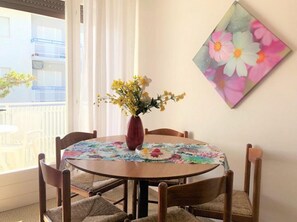 Apartment, 2 Schlafzimmer, Balkon | Esszimmer