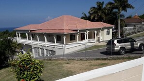 Property grounds - Rose View Apartment - Montego Bay (Montego Bay)