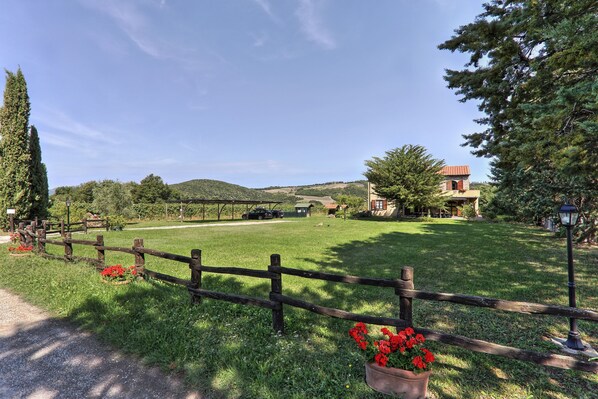 Apartment, 2 Bedrooms, Smoking | Garden - Casa Spiga Agriturismo Le Selvole - Tuscany (Pomarance)