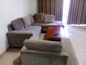 Apartment, 2 Bedrooms, Smoking, Balcony | Living room